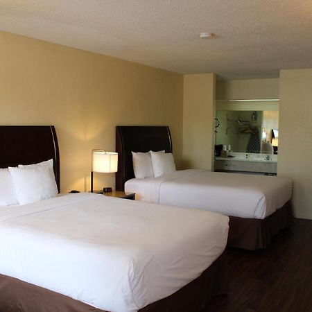 Days Inn & Suites By Wyndham Marshall Zewnętrze zdjęcie