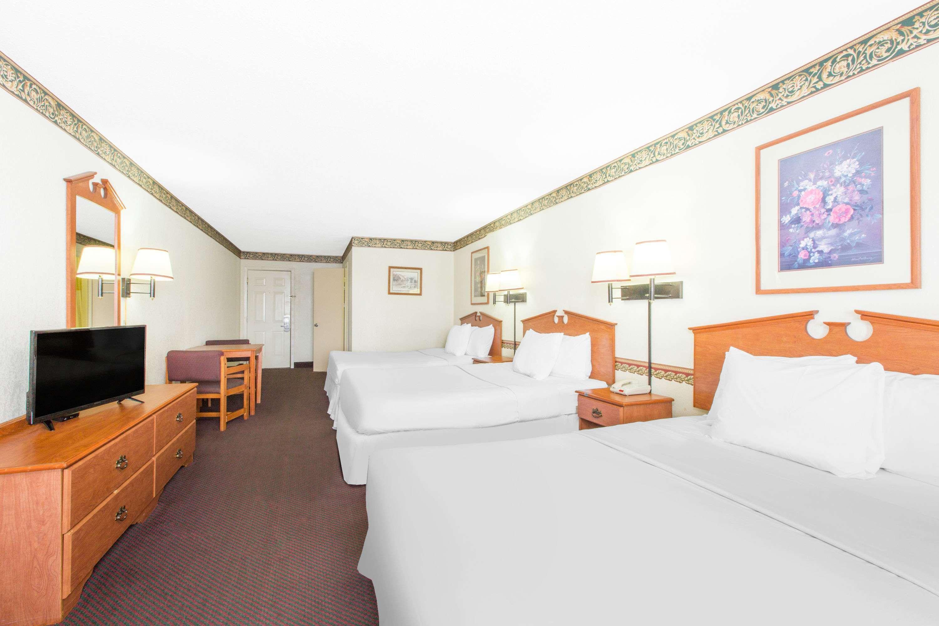 Days Inn & Suites By Wyndham Marshall Zewnętrze zdjęcie