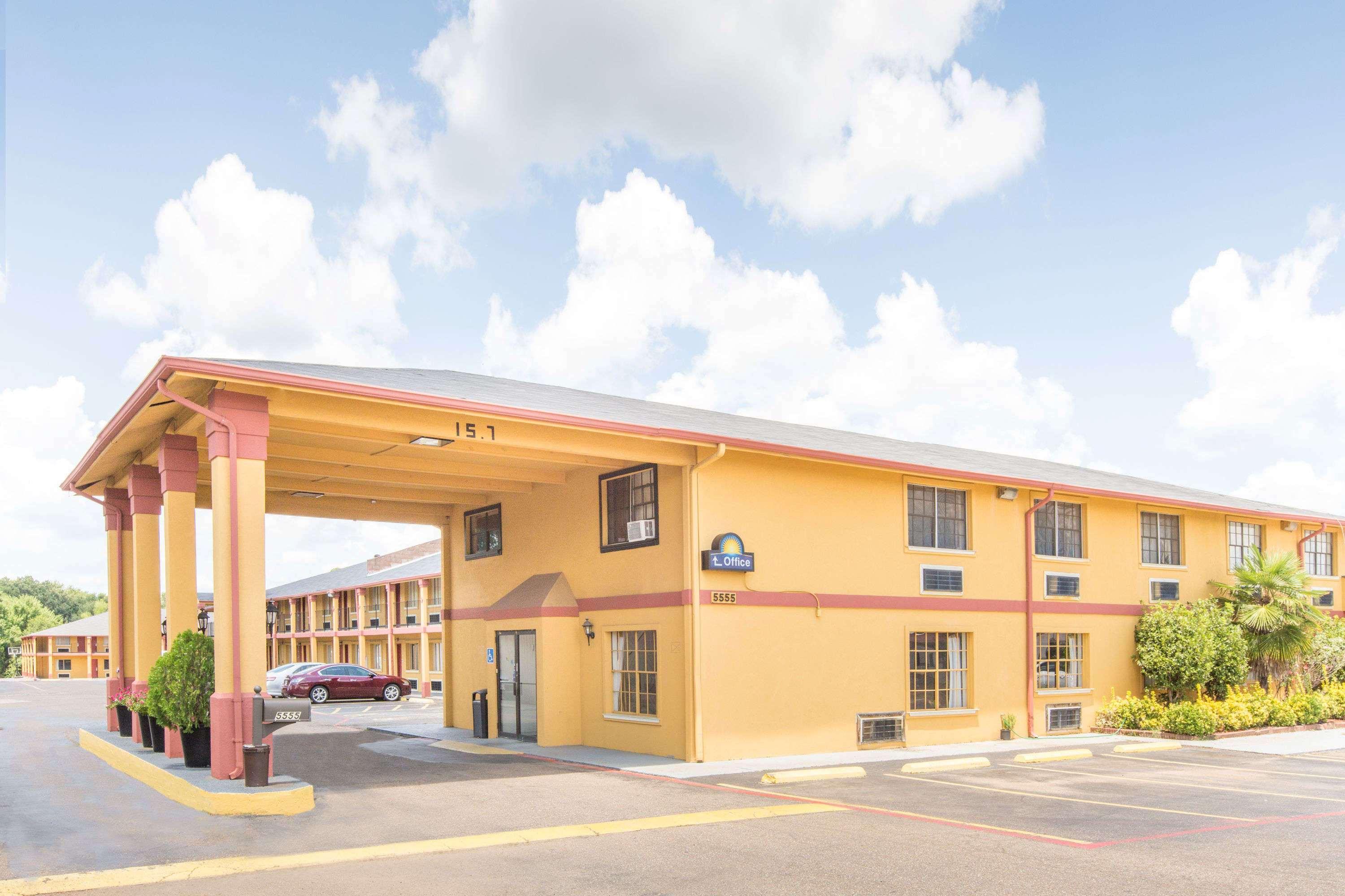 Days Inn & Suites By Wyndham Marshall Zewnętrze zdjęcie