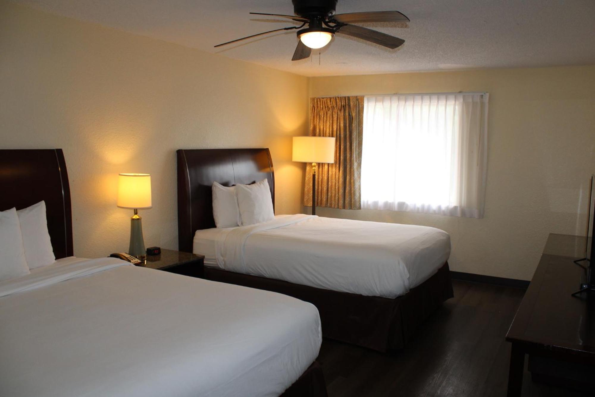 Days Inn & Suites By Wyndham Marshall Zewnętrze zdjęcie
