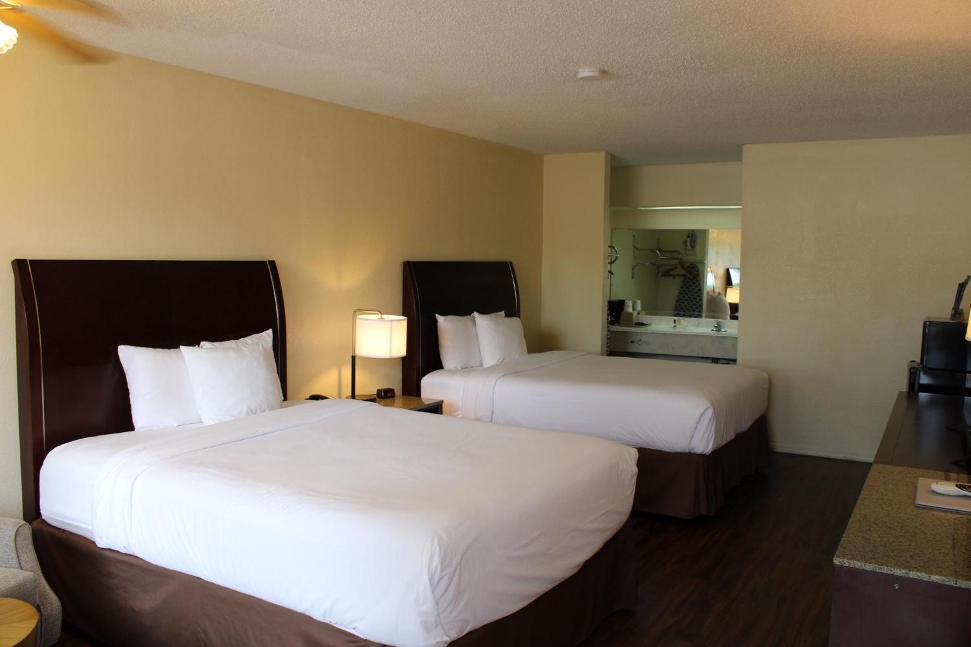 Days Inn & Suites By Wyndham Marshall Zewnętrze zdjęcie