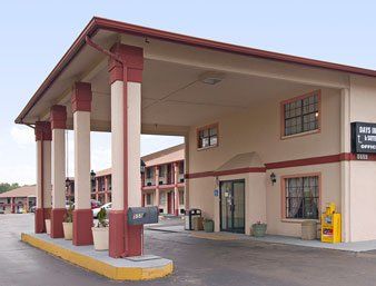 Days Inn & Suites By Wyndham Marshall Zewnętrze zdjęcie